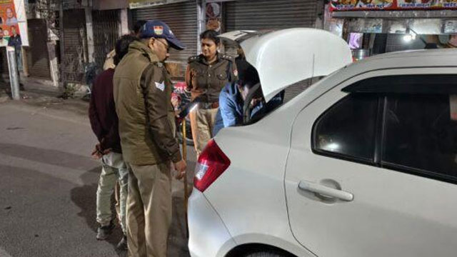 दिल्ली बम धमाके के बाद से उत्तराखंड में हाई अलर्ट, चलाया जा रहा सघन तलाशी अभियान दिल्ली बम धमाके के बाद से उत्तराखंड में हाई अलर्ट, चलाया जा रहा सघन तलाशी अभियान