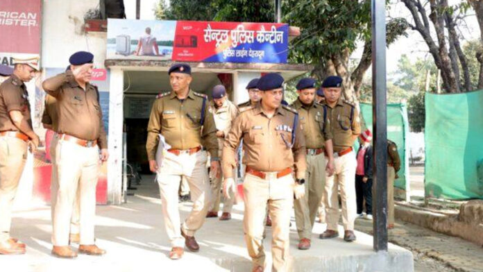 जनपद की पहली परेड में कड़े तेवरों में दिखे पुलिस कप्तान जनपद की पहली परेड में कड़े तेवरों में दिखे पुलिस कप्तान