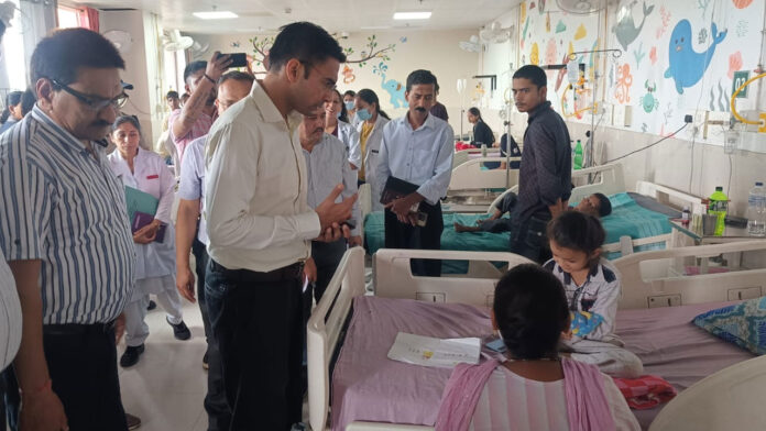 सरकारी स्वास्थ्य सेवाओं को सुविधा-संपन्न बनाने को जिला प्रशासन प्रतिबद्ध : जिलाधिकारी सरकारी स्वास्थ्य सेवाओं को सुविधा-संपन्न बनाने को जिला प्रशासन प्रतिबद्ध : जिलाधिकारी