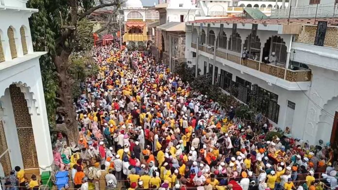 ऐतिहासिक झंडा मेला शुरू, उमड़ा आस्था का जनसैलाब ऐतिहासिक झंडा मेला शुरू, उमड़ा आस्था का जनसैलाब