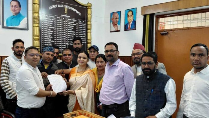 केदारनाथ पैदल मार्ग की कच्ची दुकानों को पूर्ववत संचालित करने की मांग केदारनाथ पैदल मार्ग की कच्ची दुकानों को पूर्ववत संचालित करने की मांग