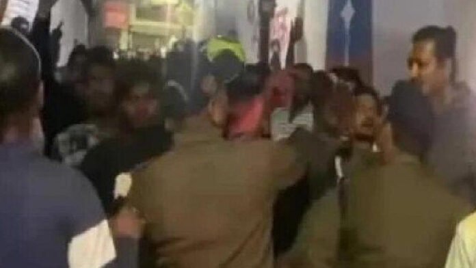 महिला को पीटने पर क्षेत्र में तनाव, मामले की जांच शुरू महिला को पीटने पर क्षेत्र में तनाव, मामले की जांच शुरू